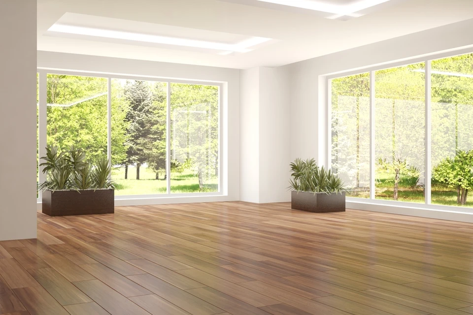 Intérieur moderne spacieux avec baies vitrées panoramiques offrant vue sur lac de montagne et ville